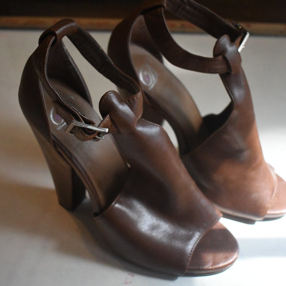 Frock Candy brown heels